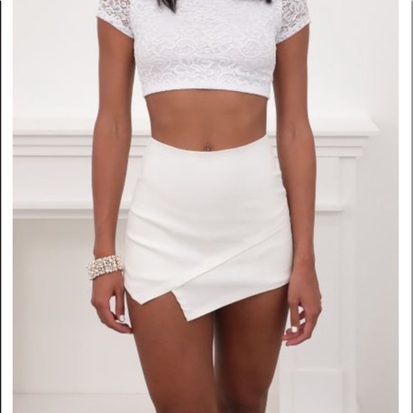 Forever 21 Dresses & Skirts - Women’s Solid White Asymmetrical Skort Forever 21 Size M